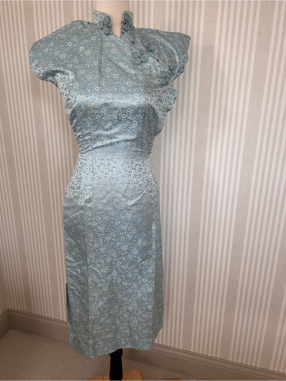 Vintage Hong Kong Chinese Cheongsam Qipao Dress XS Brocade Satin Blue Floral